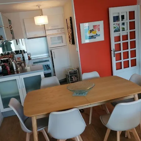 شقة Bright 49 M With Balcony Near The Beach